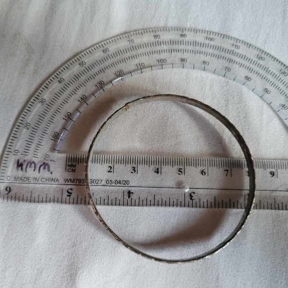 Bracelets - Picture 2 of 6